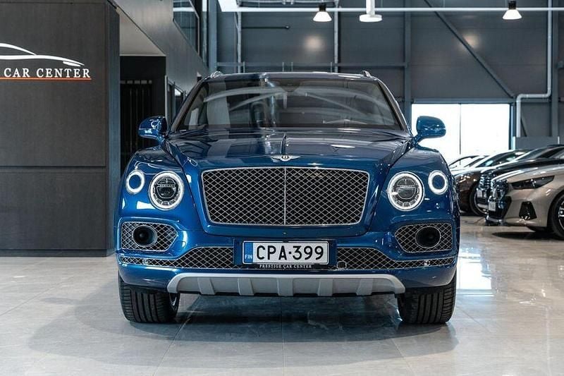 Käytetty Bentley Bentayga Mulliner 449 HP (330 kW) 2020 Katumaasturi