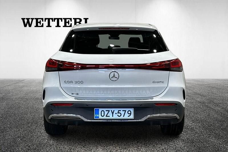 Käytetty Mercedes EQA300 Business 167 kW (228 HP) 2022 Valkoinen Katumaasturi