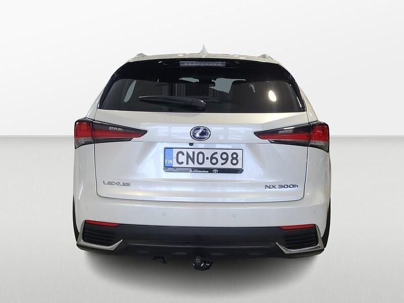 Käytetty Lexus NX300h Executive Line 155 HP (114 kW) 2019 Valkoinen Katumaasturi