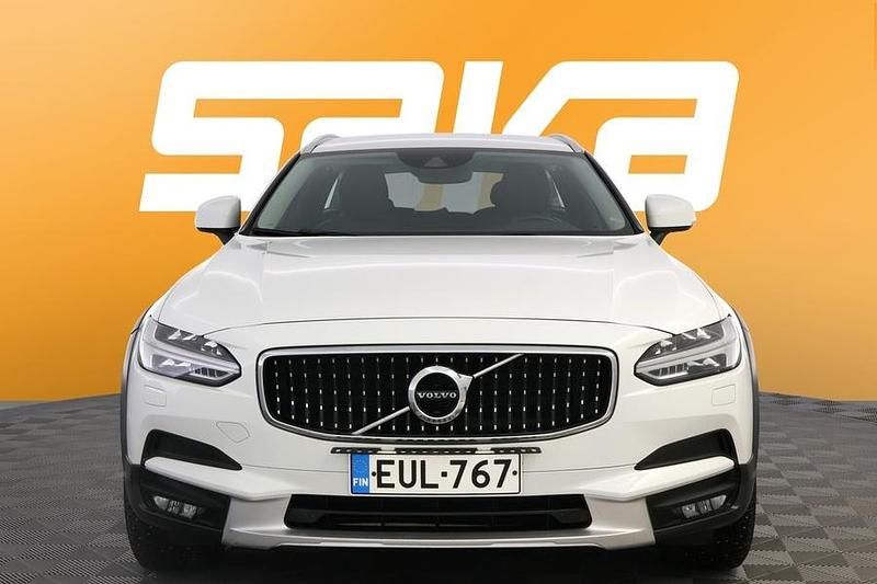 Käytetty Volvo V90 CC Business Edition 190 HP (139 kW) 2020 Farmari