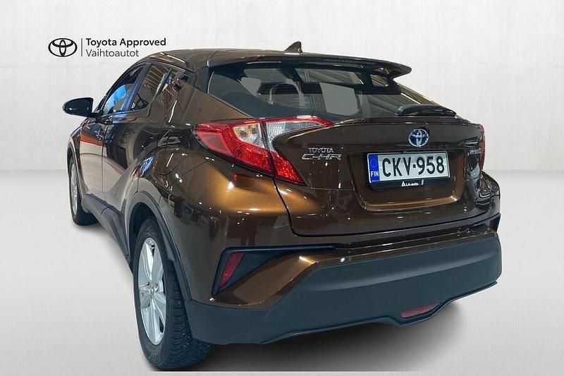 Käytetty Toyota C-HR Active 122 HP (89 kW) 2017 Ruskea (beige) Katumaasturi