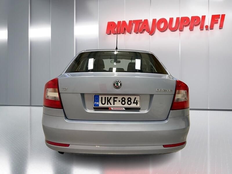 Käytetty Skoda Octavia Elegance 105 HP (77 kW) 2010 Viistoperä