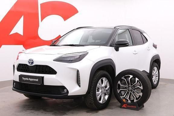 Käytetty Toyota Yaris Cross 116 HP (85 kW) 2023 Helmiäisvalkoinen mu Katumaasturi