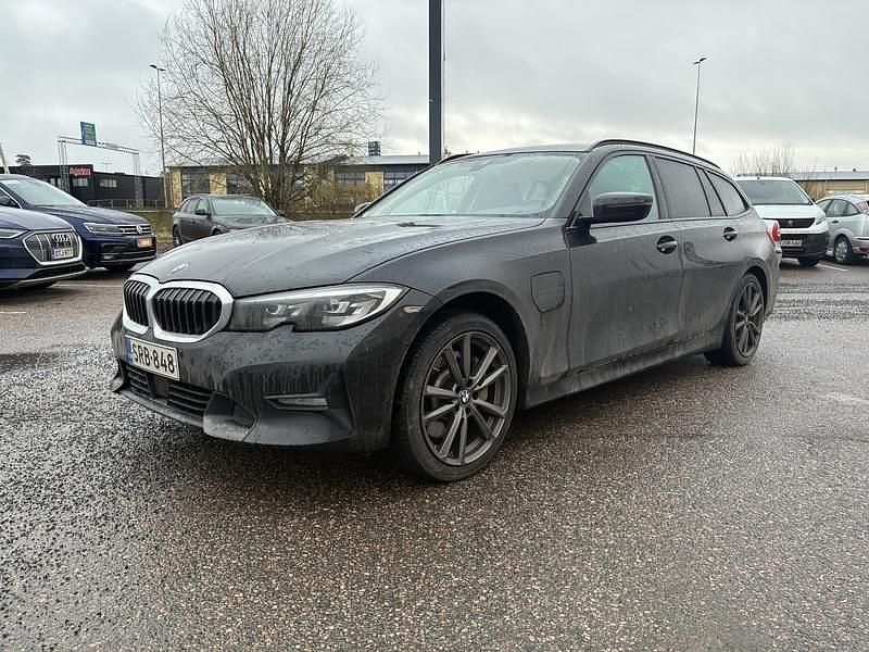 Käytetty 2021 BMW 330e Farmari | 26 790 € (Perustarjous) - Kuva 1/3