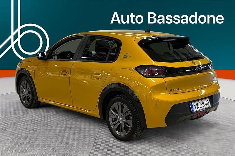 Käytetty Peugeot e-208 Active 100 kW (136 HP) 2022 Viistoperä