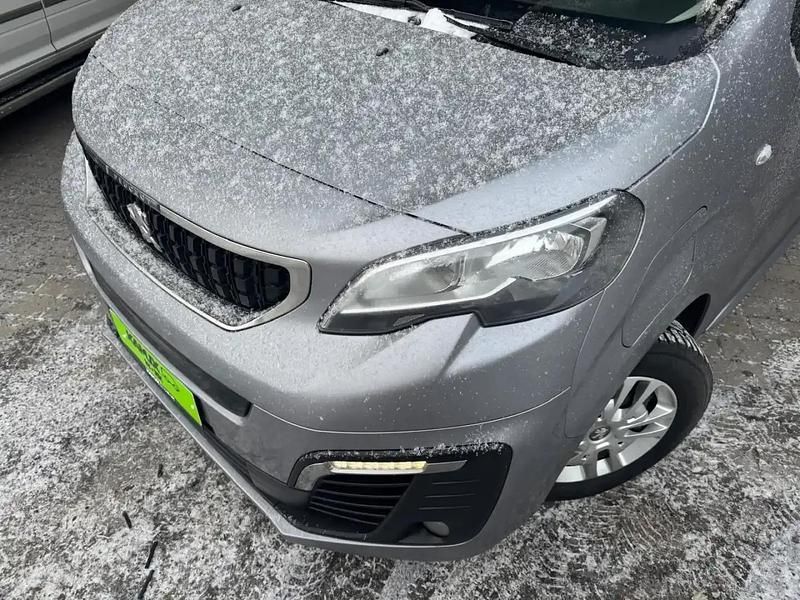 Käytetty Peugeot e-Expert Premium 100 kW (136 HP) 2022 Artense grey paint/painted exterior trim type Van