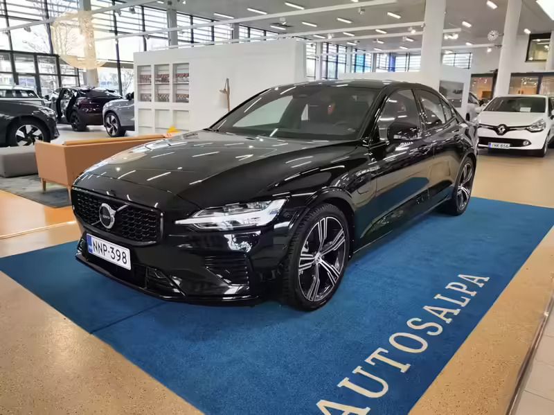717 Käytetty 2024 Volvo S60 Performance Sedan | 59 900 € - Kuva 1/4
