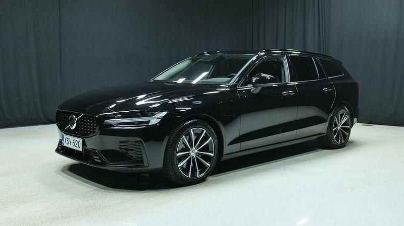 Musta Käytetty 2025 Volvo V60 Plus Farmari | 51 400 € - Kuva 1/3