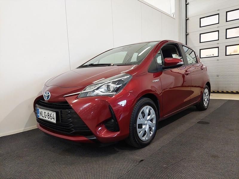 Punainen Käytetty 2018 Toyota Yaris Hybrid Active Viistoperä | 13 400 € (Perustarjous) - Kuva 1/4