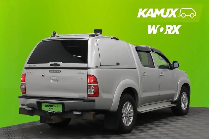 Käytetty Toyota HiLux 171 HP (125 kW) 2013 Hopea / harmaa Nouto
