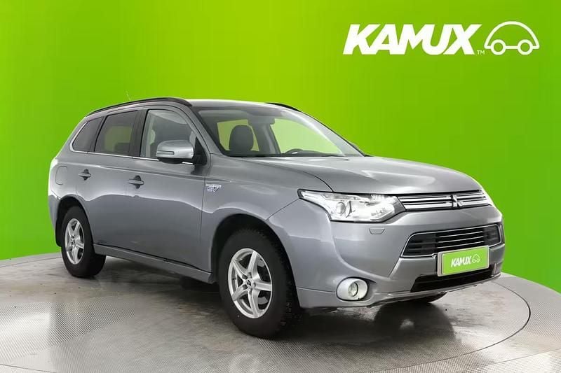 Käytetty Mitsubishi Outlander P-HEV Instyle 121 HP (88 kW) 2014 Hopea / harmaa Farmari