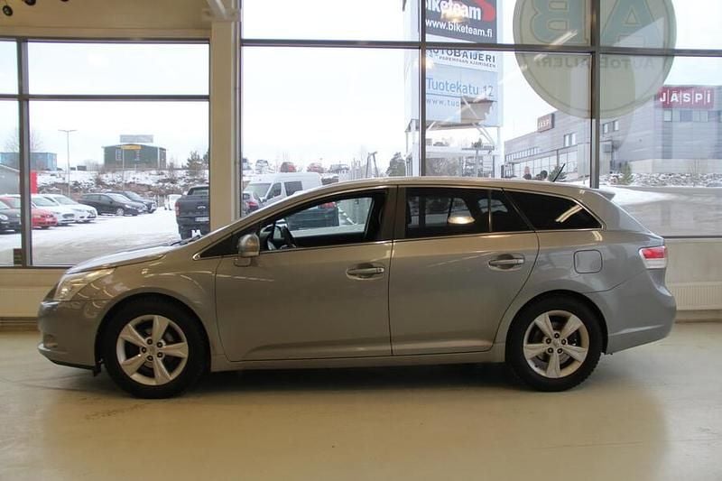 Käytetty Toyota Avensis Edition 132 HP (97 kW) 2011 Harmaa Farmari