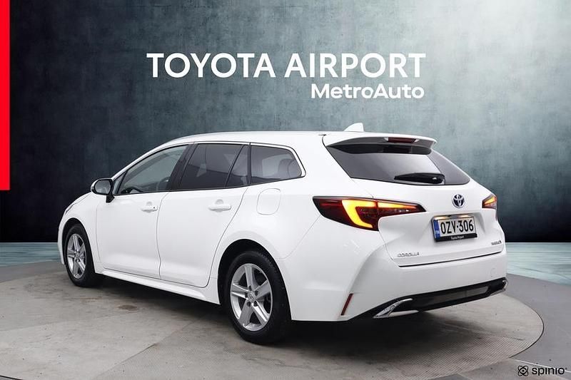 Käytetty Toyota Corolla Edition 140 HP (102 kW) 2023 Valkoinen Farmari