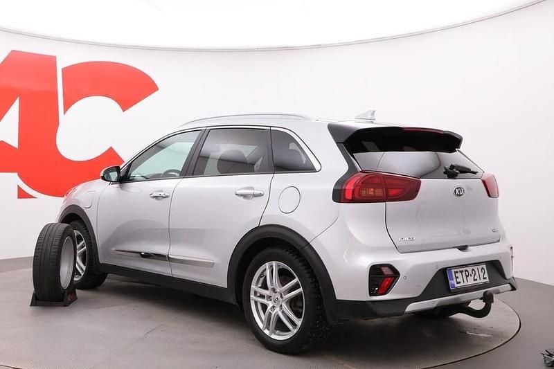 Käytetty Kia Niro 140 HP (102 kW) 2021 Hopea Katumaasturi