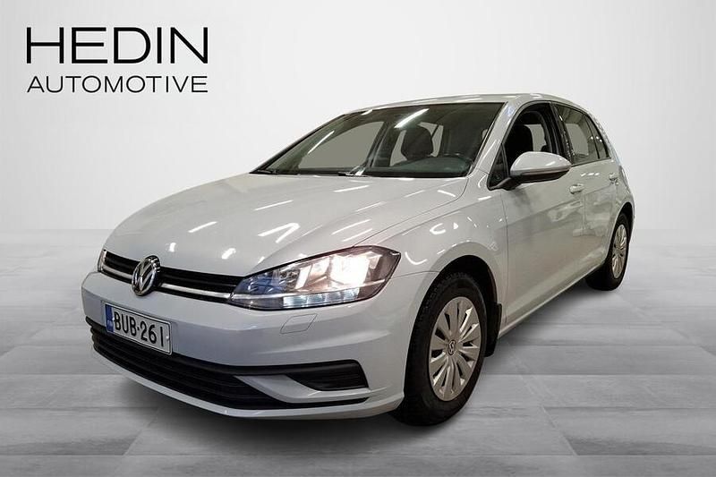 Valkoinen Käytetty 2017 VW Golf VII Trendline Viistoperä | 7 990 € (Supertarjous) - Kuva 1/4