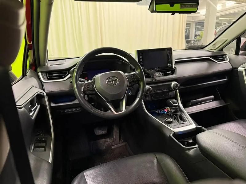 Käytetty Toyota RAV4 Hybrid Premium 178 HP (130 kW) 2019 Punainen Katumaasturi