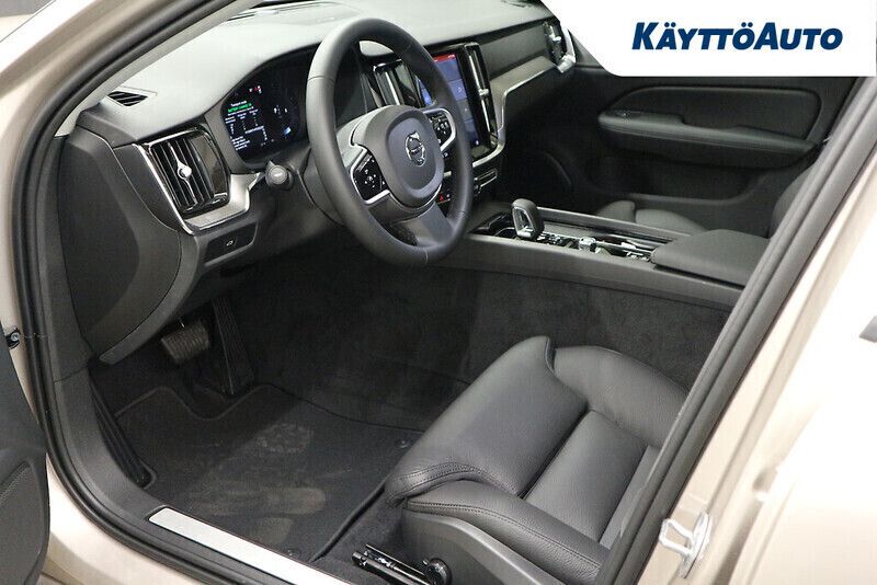 Käytetty Volvo V60 Plus 222 HP (163 kW) 2022 Ruskea Farmari