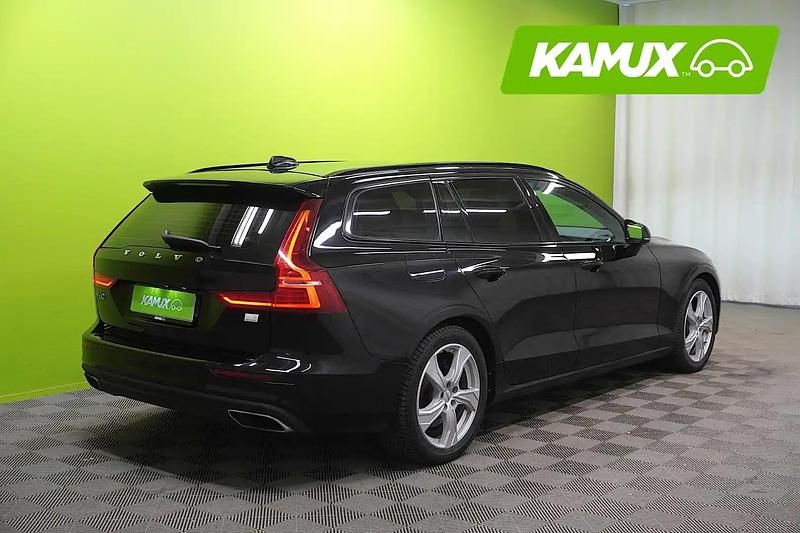 Käytetty Volvo V60 Inscription 349 HP (256 kW) 2022 Musta Farmari