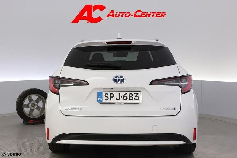 Käytetty Toyota Corolla Edition 122 HP (89 kW) 2023 Valkoinen Farmari