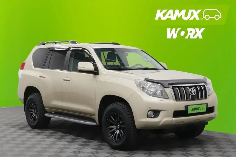 Keltainen / beige Käytetty 2010 Toyota Land Cruiser Comfort Katumaasturi | 36 750 € (Hieman kallis) - Kuva 1/4