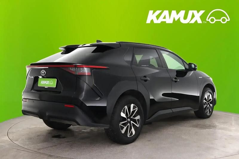 Käytetty Toyota bZ4X Style 150 kW (204 HP) 2023 Musta Katumaasturi