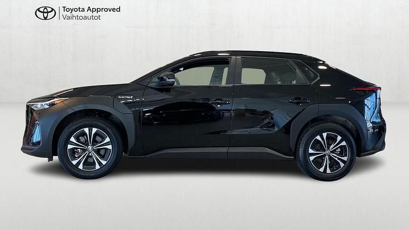 Käytetty Toyota bZ4X Active 160 kW (218 HP) 2023 Musta Katumaasturi