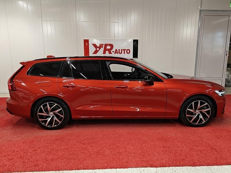 Käytetty Volvo V60 Plus 350 HP (257 kW) 2023 Farmari