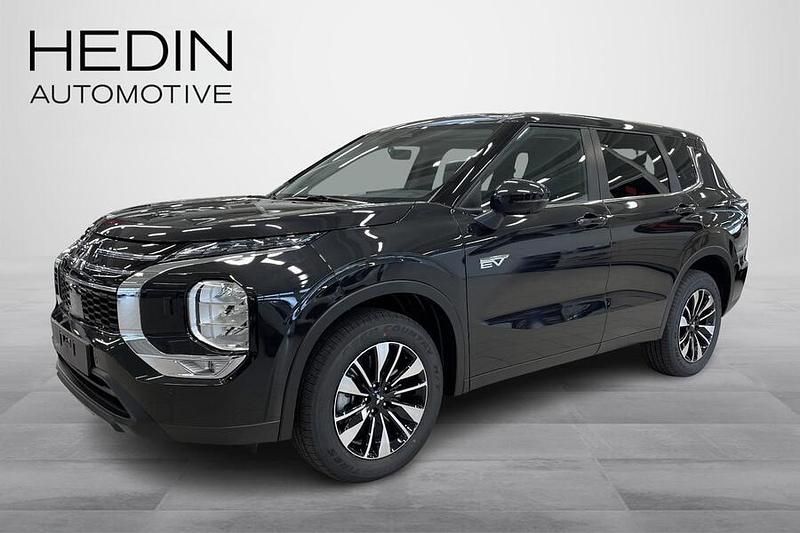 Musta Uusi 2025 Mitsubishi Outlander P-HEV Invite Katumaasturi | 52 900 € - Kuva 1/4