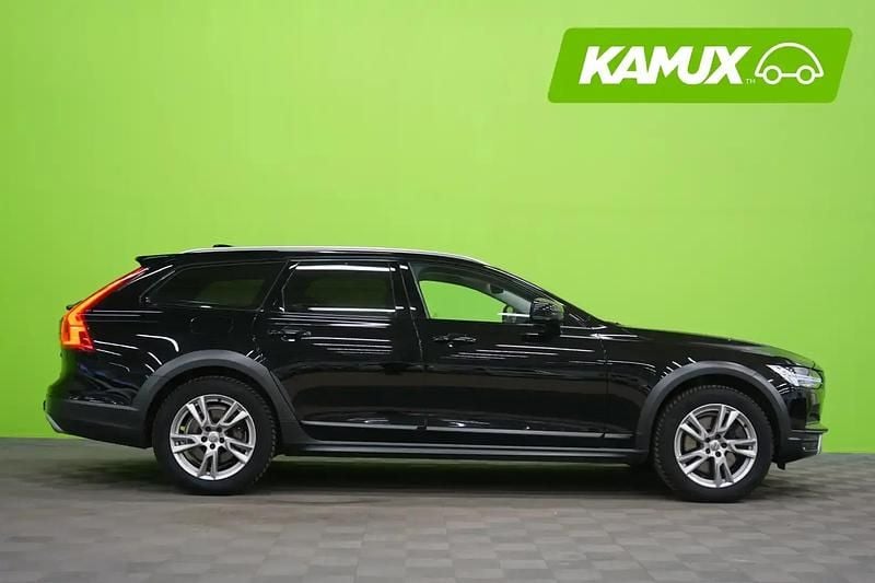 Käytetty Volvo V90 CC 190 HP (139 kW) 2019 Musta Farmari