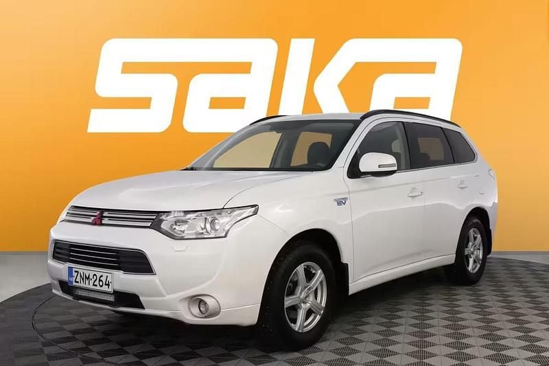 Käytetty Mitsubishi Outlander P-HEV Instyle 203 HP (149 kW) 2014 Farmari