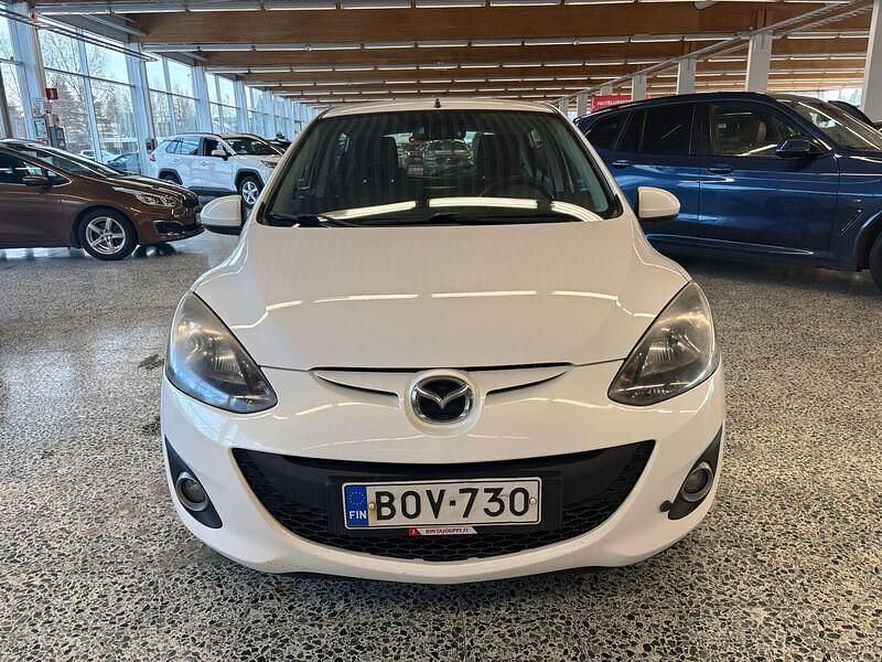 Käytetty Mazda 2 Dynamic 102 HP (75 kW) 2011 Valkoinen Viistoperä