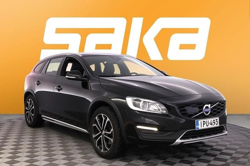 Käytetty Volvo V60 CC Business Edition 150 HP (110 kW) 2018 Farmari