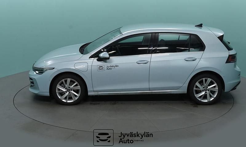 Käytetty VW Golf VIII Style 204 HP (150 kW) 2025 Sininen Viistoperä