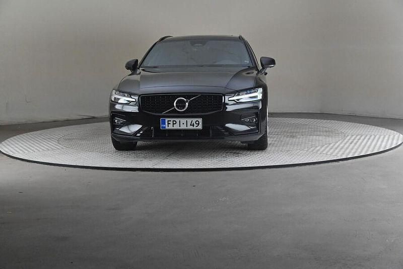 Käytetty Volvo V60 Business Edition 197 HP (144 kW) 2022 Farmari