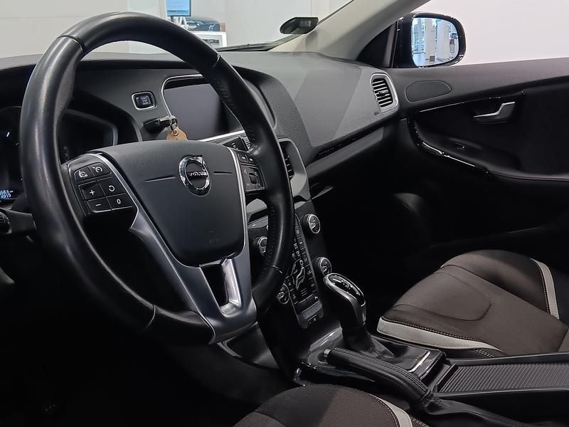 Käytetty Volvo V40 Dynamic 120 HP (88 kW) 2019 Viistoperä