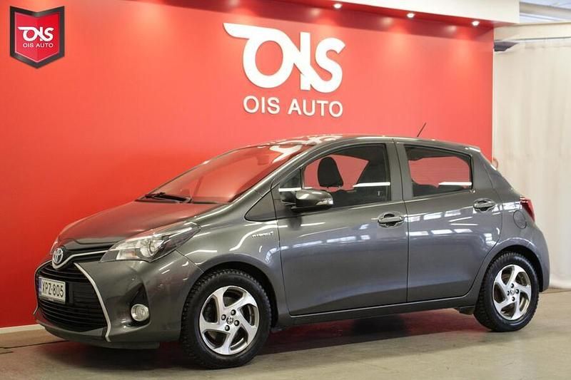 Käytetty Toyota Yaris Hybrid Comfort 75 HP (55 kW) 2015 Viistoperä