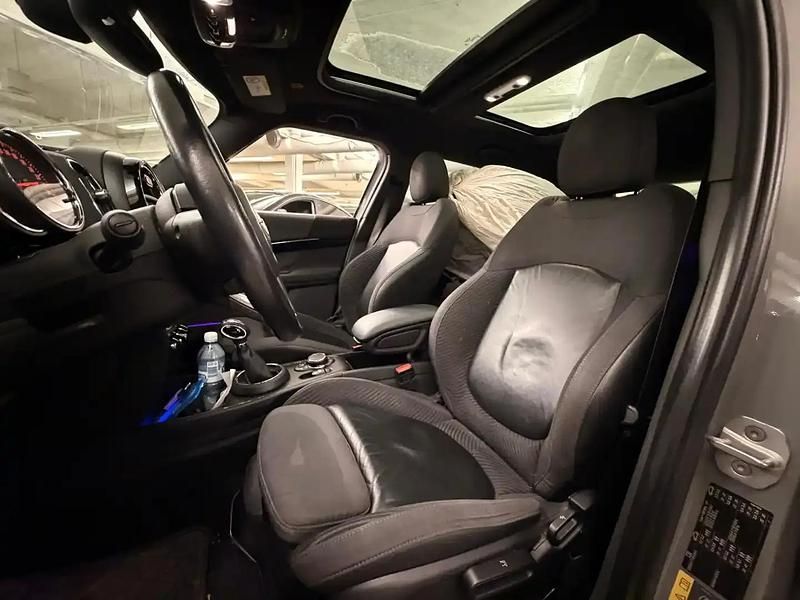 Käytetty Mini Cooper Countryman Essential 136 HP (100 kW) 2018 Hopea / harmaa Katumaasturi