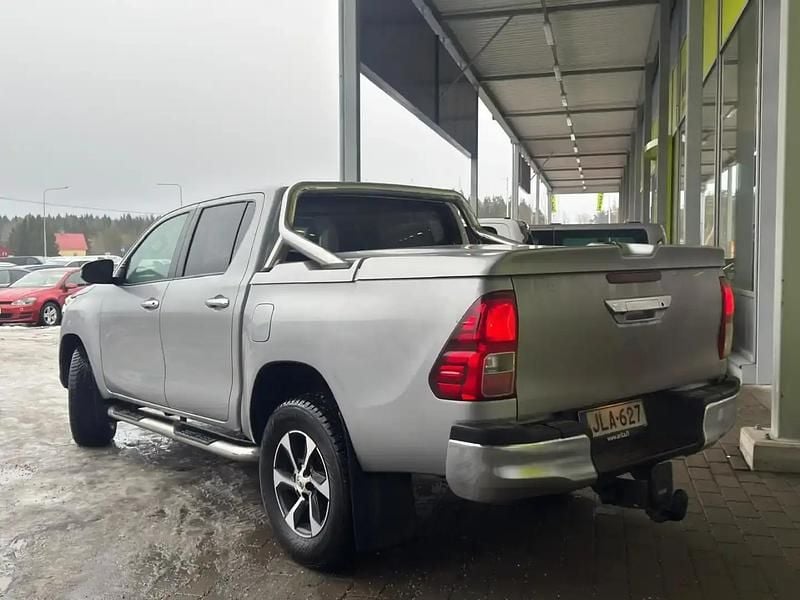 Käytetty Toyota HiLux Active 150 HP (110 kW) 2019 Hopea / harmaa Nouto