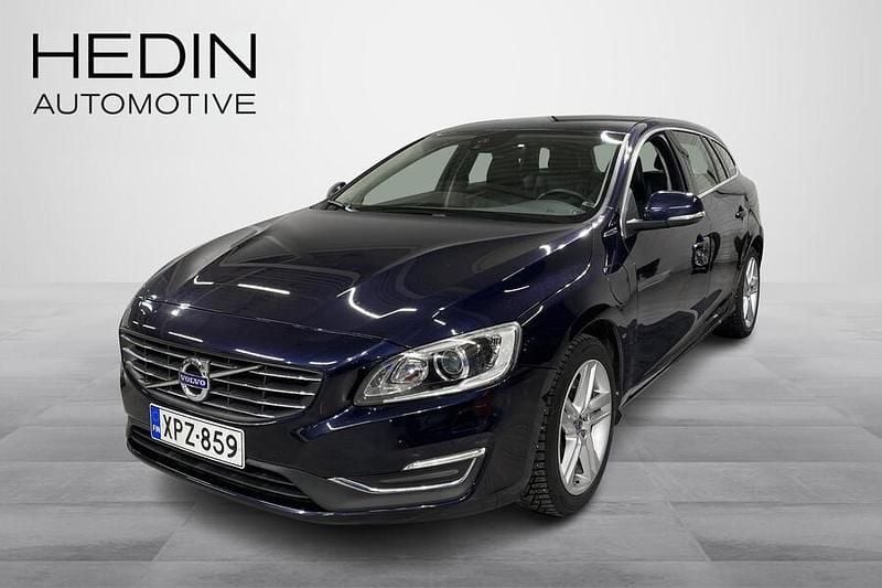 Käytetty Volvo V60 Summum 215 HP (158 kW) 2015 Sininen Farmari