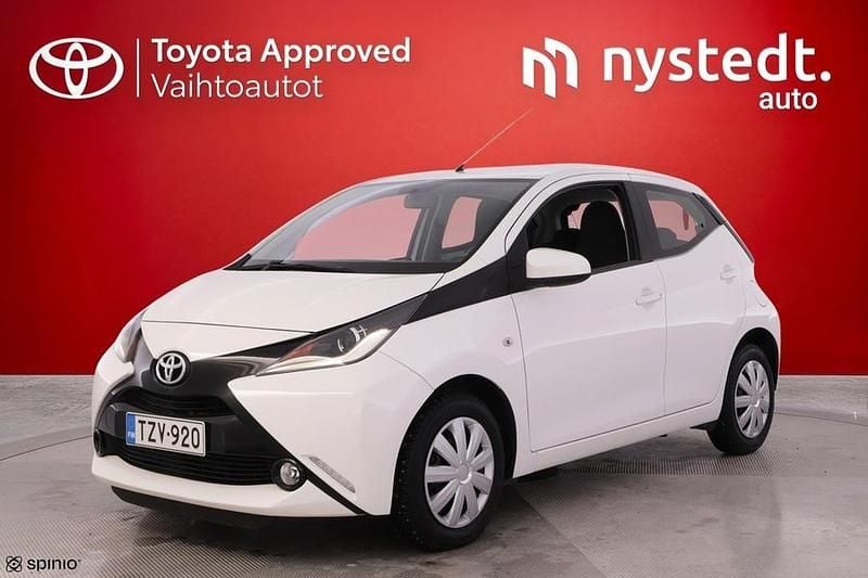 Käytetty Toyota Aygo X-play 69 HP (50 kW) 2015 Viistoperä
