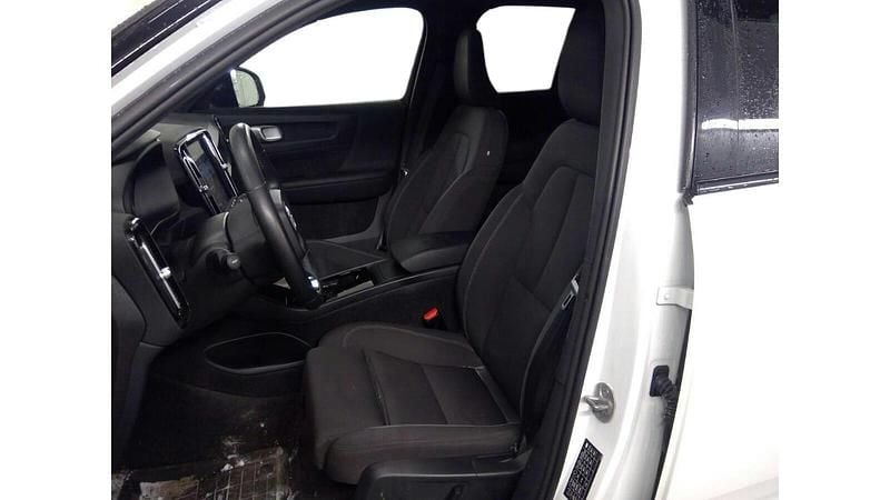 Käytetty Volvo XC40 Plus 169 kW (231 HP) 2023 Valkoinen Katumaasturi