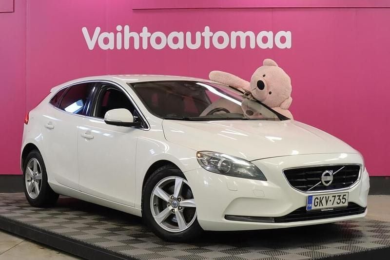 Käytetty Volvo V40 Momentum 114 HP (83 kW) 2013 Viistoperä