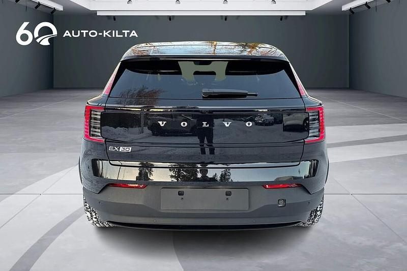 Käytetty Volvo EX30 Plus 200 kW (272 HP) 2025 Musta Katumaasturi