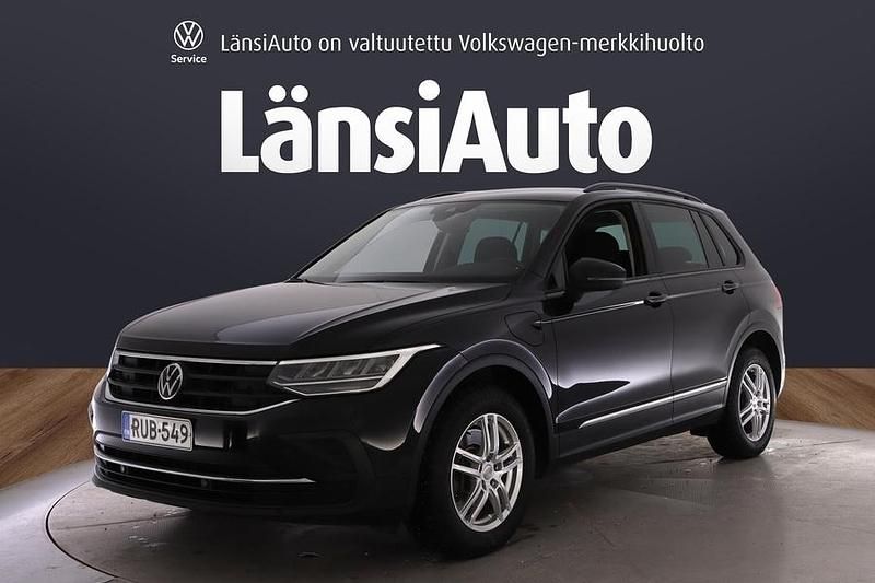 Käytetty VW Tiguan 245 HP (180 kW) 2022 Musta Katumaasturi