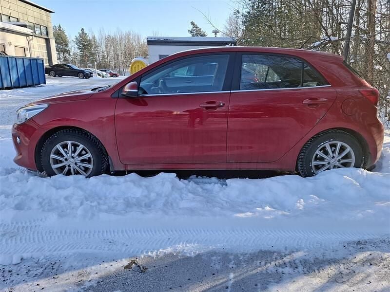Käytetty Kia Rio EX 99 HP (72 kW) 2018 Punainen Viistoperä