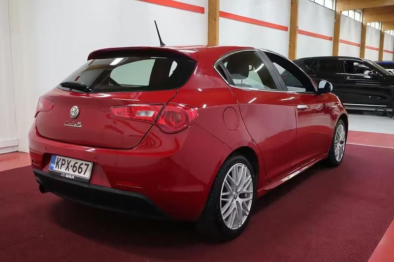 Käytetty Alfa Romeo Giulietta Business 120 HP (88 kW) 2012 Viistoperä
