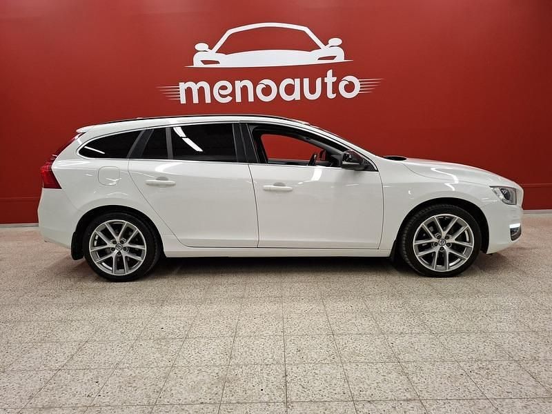 Käytetty Volvo V60 Momentum 181 HP (133 kW) 2015 Farmari