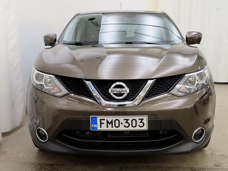 Käytetty Nissan Qashqai N-Connecta 116 HP (85 kW) 2017 Ruskea Katumaasturi