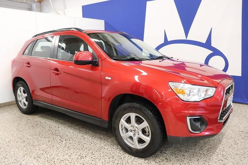 Käytetty Mitsubishi ASX Invite 117 HP (86 kW) 2015 Punainen Katumaasturi