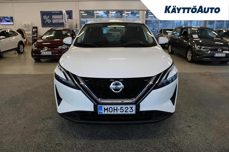Käytetty Nissan Qashqai Acenta 190 HP (139 kW) 2022 Valkoinen Katumaasturi